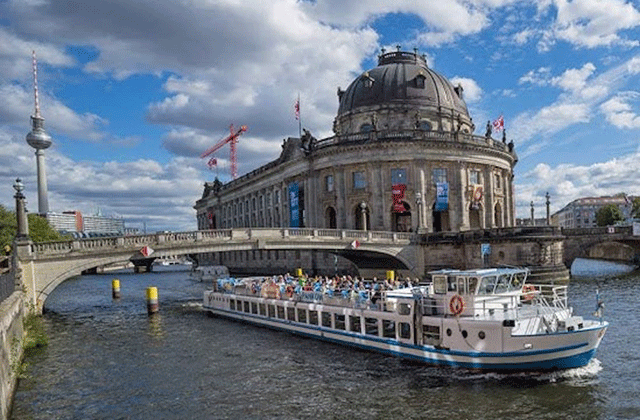 Berlin 1-Hour City Cruise (Starting from Friedrichstrasse)