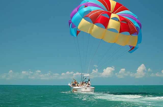 Boracay: Parasailing Experience