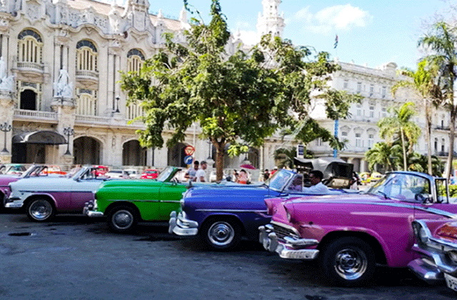 Havana: Old Town Walking Tour & Classic Car Driving Experience