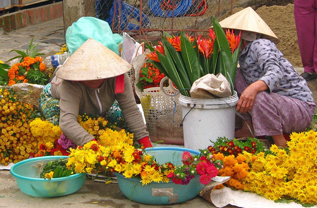 다낭 야경과 로컬 푸드 테이스팅 스쿠터 투어 (WAUG Exclusive)