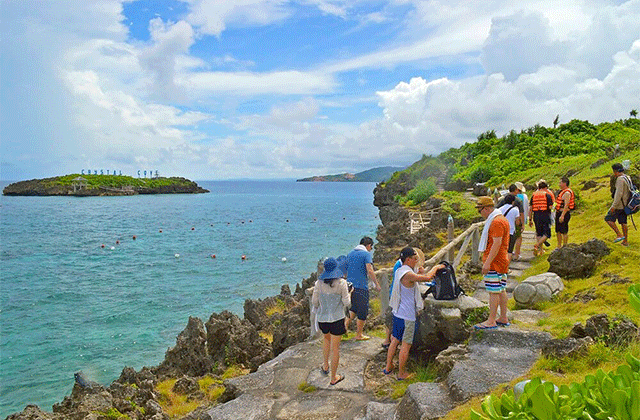 Boracay: Island Hopping Tour & Discover Scuba Diving