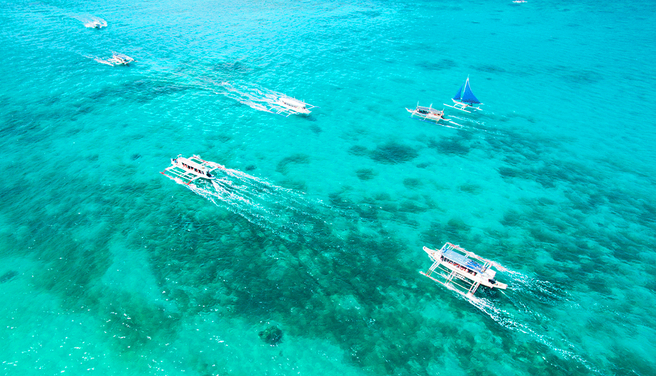 Boracay: Island Hopping Tour (with Seafood BBQ Lunch & Snorkeling)