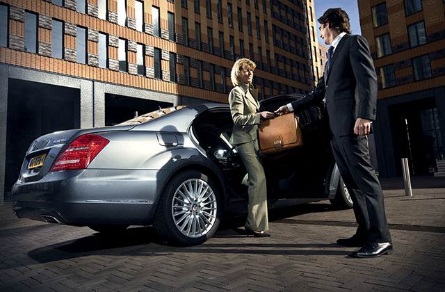 Rome Airport Premium Sedan/Minivan Service (Pickup/Drop-off/Private Transfer)