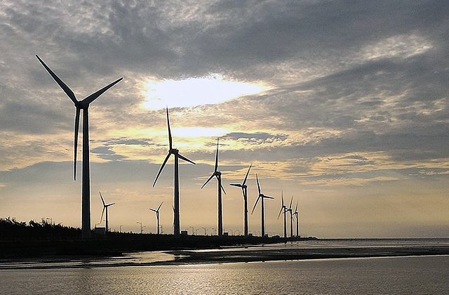 台中午後半日市内ツアー(高美湿地·虹の村)