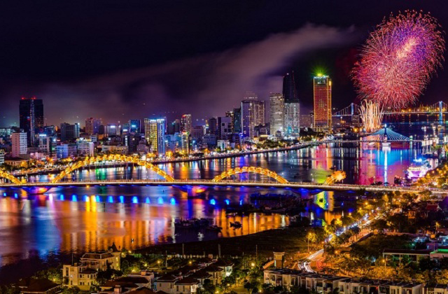 다낭 나이트 스쿠터 시티 & 크루즈 투어 (WAUG Exclusive)