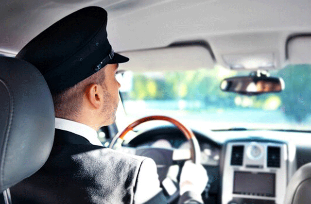 Porto: Airport Premium Pickup Service (Private Car)