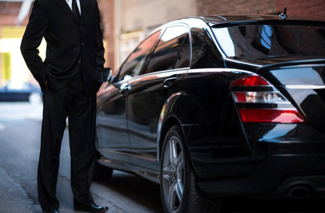 Porto: Airport Premium Pickup Service (Private Car)