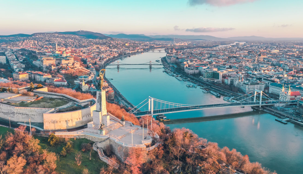 Budapest: Airport Transfer Service (Private Sedan / Minivan)