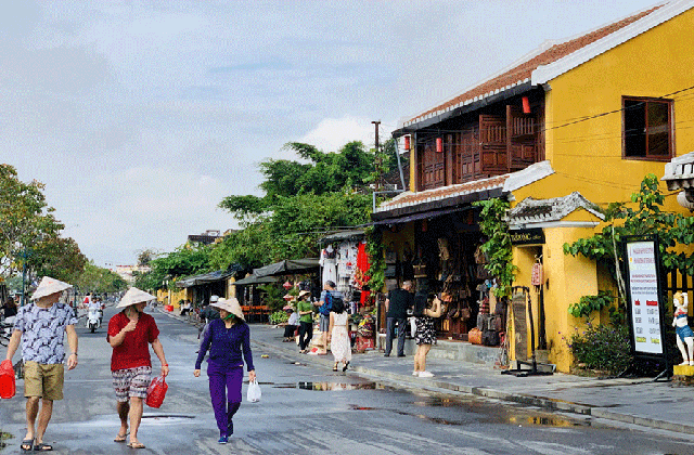 다낭 출발: 호이안 올드타운 야경과 소원초 체험 투어