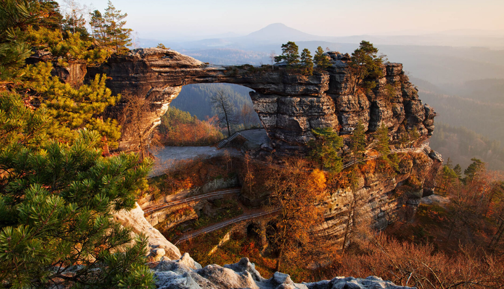 보헤미안 스위스 국립공원 여름 트레킹 (천국의 문 + 에드먼드 협곡 보트 투어 + 바스테이 공원)