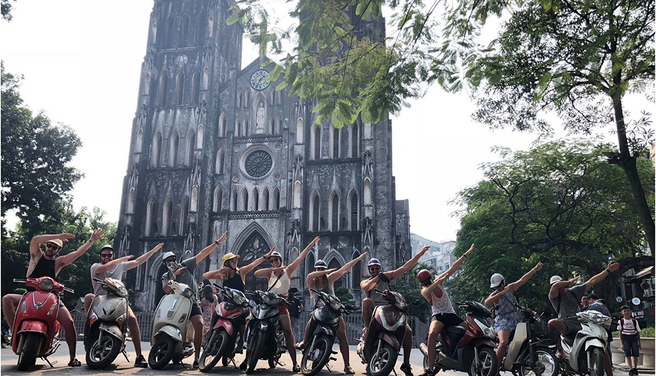 Hanoi: Hoan Kiem Scooter Tour