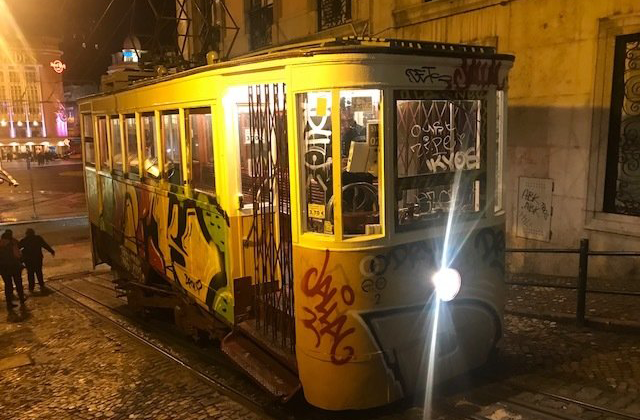 리스본 별빛 아래 함께 걷는 야경 투어 - 문학 그리고 파두