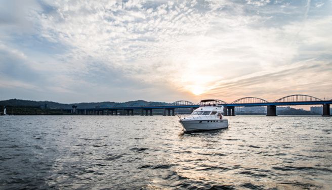 Seoul Banpo Han River Some Sevit Golden Blue Marina Yacht Rental