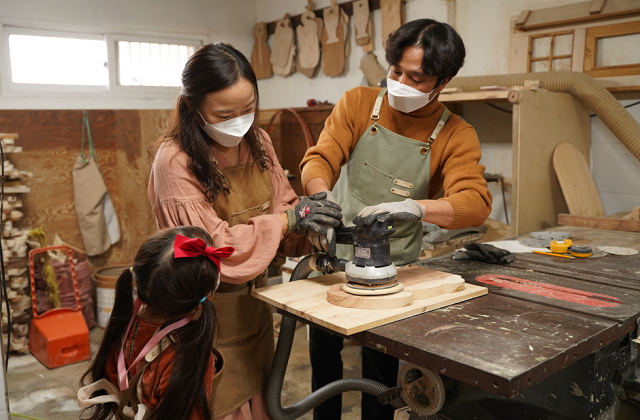 Gyeongju 'Wood in Story' Wooden Cutting Board Making Experience