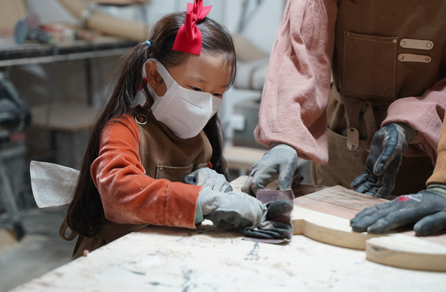 Gyeongju 'Wood in Story' Wooden Cutting Board Making Experience