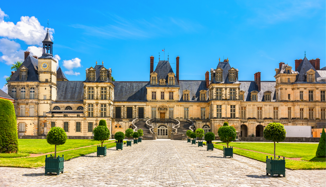 Fontainebleau Palace Fast-Track Ticket near Paris