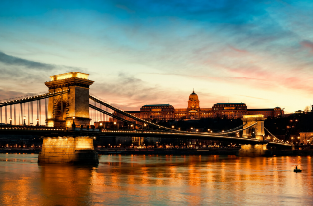 밤에 보는 부다페스트의 매력 야경투어 (소그룹 투어 & 전용 차량 숙소 샌딩)