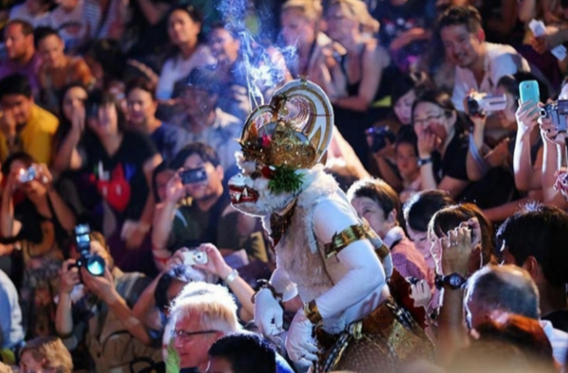 Bali: Uluwatu Temple Sunset Tour