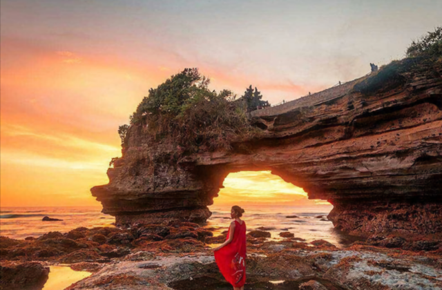 Bali: Uluwatu Temple Sunset Tour