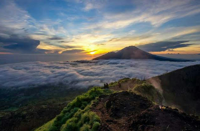 Bali: Mystical Mount Batur Sunrise Trekking Tour