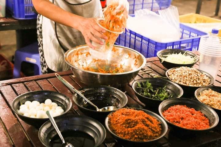 다낭 야시장 로컬 푸드와 맥주 투어 (WAUG Exclusive)