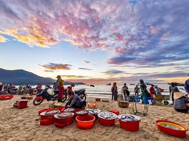 다낭 크루즈와 손트라 반도 해산물 푸드 투어 (WAUG Exclusive)