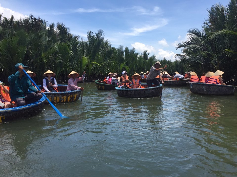호이안 가성비 올드타운 야경투어 (바구니배 + 망고도시락 + 야시장 + 호텔픽드랍)