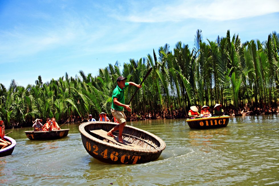 호이안 가성비 올드타운 야경투어 (바구니배 + 망고도시락 + 야시장 + 호텔픽드랍)