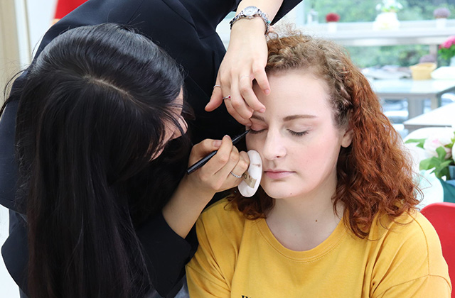 서울 성수 퍼스널 컬러로 나만의 매력 찾기 (16 타입)