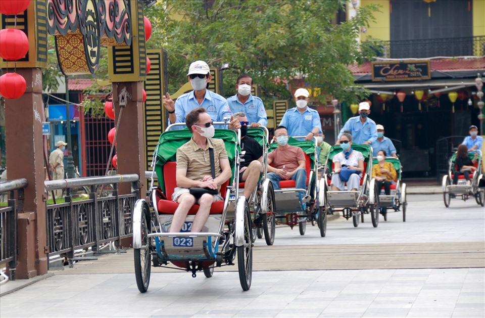 ホイアン・1日ツアー（シクロ、タインハ陶器村、ホアイ川 ランタンボート）