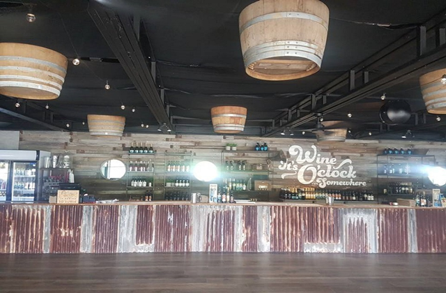 Sydney Port Stephens Sand Dune Adventure Tour (Sandboarding, Wine & Dolphin Watching Cruise)