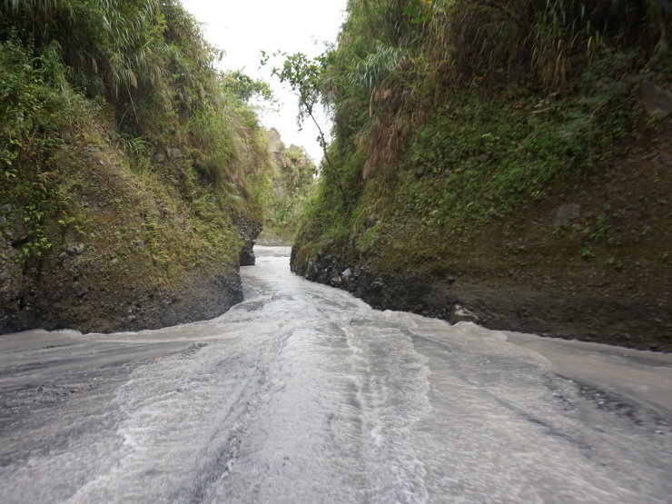Mount Pinatubo: Jeep Trekking & Hot Spring Tour from Manila