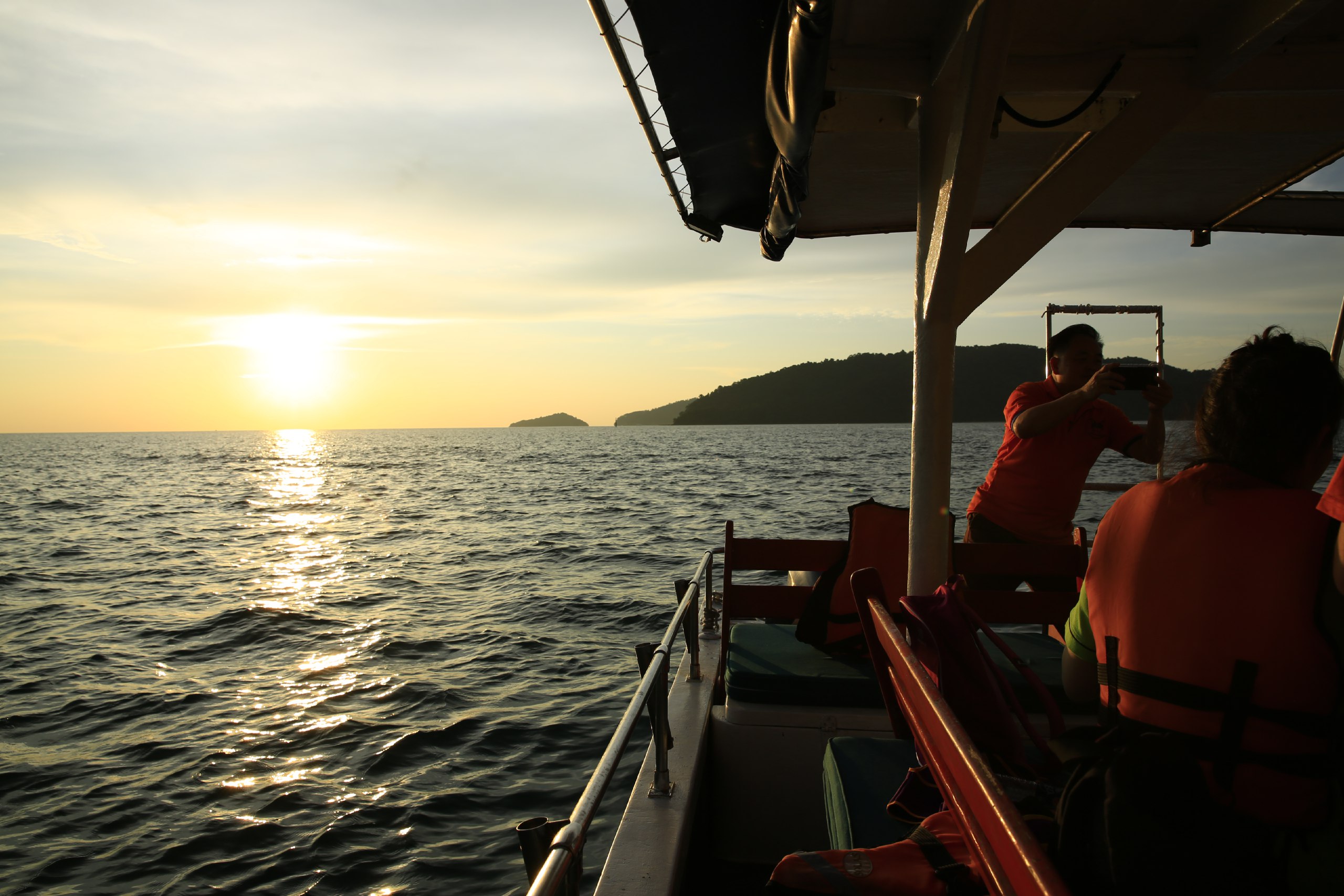 Kota Kinabalu Gaya Island Ocean Safari Fishing Tour (Charcoal BBQ on board)