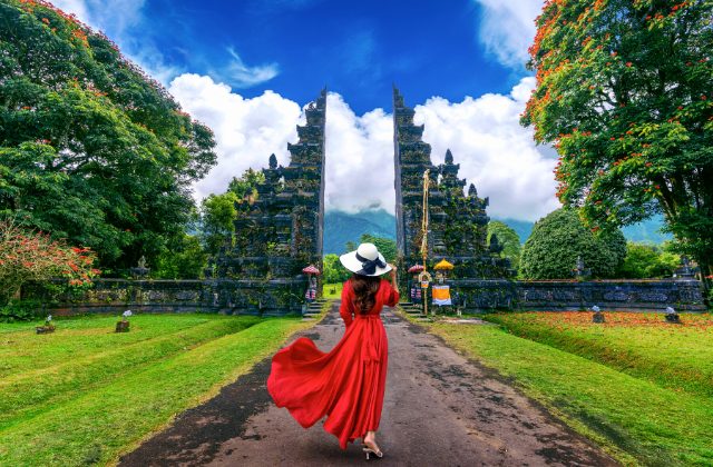 Bali: Mystical Bedugul & Tanah Lot Temple Sunset Tour