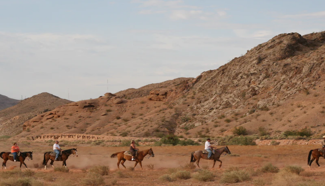 Red Rock Canyon Horseback Riding Tour (Breakfast / Cowboy Town & Zoo Visit)
