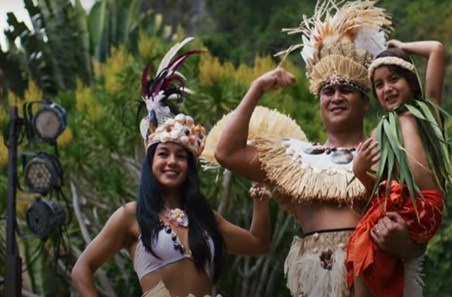 [성인1+어린이1] 괌 피쉬아이 마린파크 코코넛 & 아일랜드 전통 의상 체험 (돌핀크루즈 / 런치 뷔페 선택 가능)