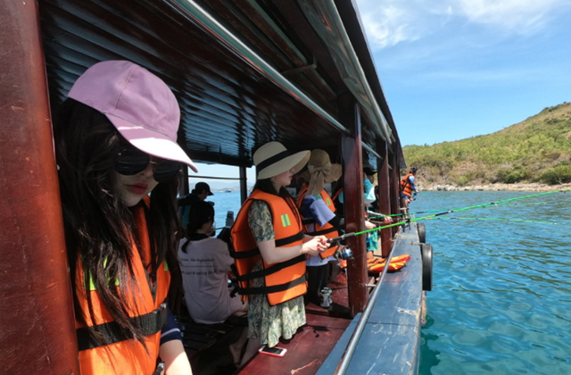 [한국인전용] 나트랑 크레이지 파티 호핑 & 미니비치 투어 (무제한 음료 & 간식 제공)