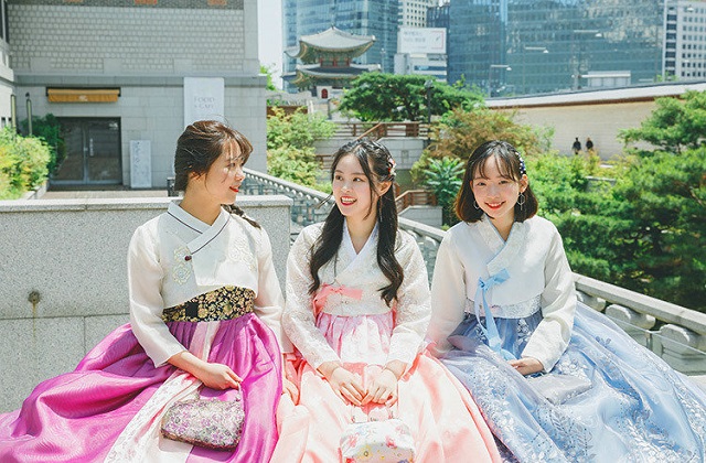 서울 종로 '삼삼오오' 경복궁점 한복 대여