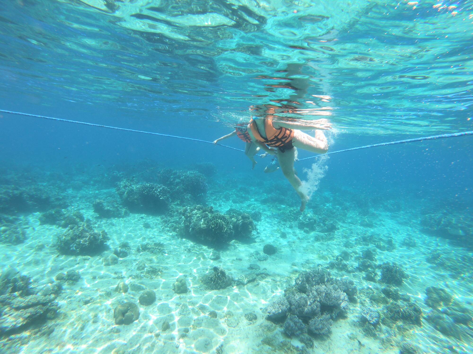 보라카이 미스터 크리스탈 블랙 호핑투어 (크리스탈코브 + 바베큐 뷔페 + 카와 스파 +스노클링 + 헬멧다이빙)