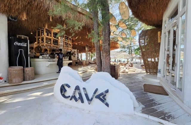 パタヤ・カオキアウオープン動物園＆ケーブビーチクラブプライベートツアー