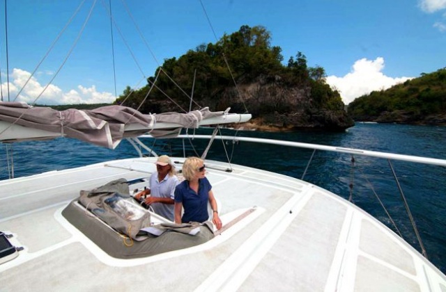 バリ島 ヌサレンボンガン アネチャヨット デイクルーズ