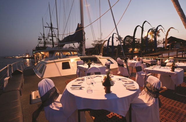 Bali: Aristocat Evening Dinner Cruise