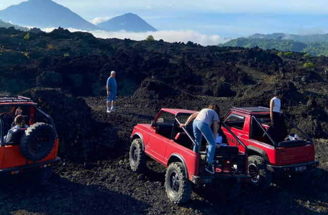 Bali: Mount Batur Sunrise & Waterfall Jeep Tour