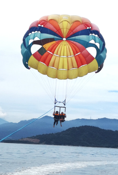 Kota Kinabalu: Hopping Tour & Parasailing with Massage