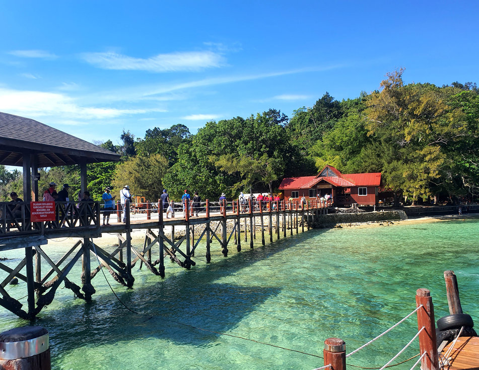 Kota Kinabalu: Sapi Island Hopping Tour & Water Sports