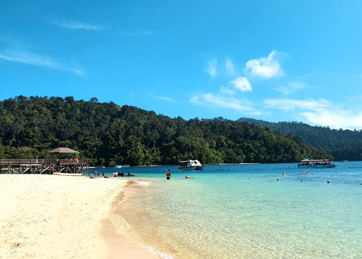 Kota Kinabalu: Sapi Island Hopping Tour & Sea Walking Package