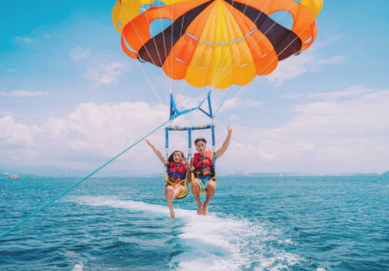 Kota Kinabalu: Sapi Island Hopping Tour & Parasailing