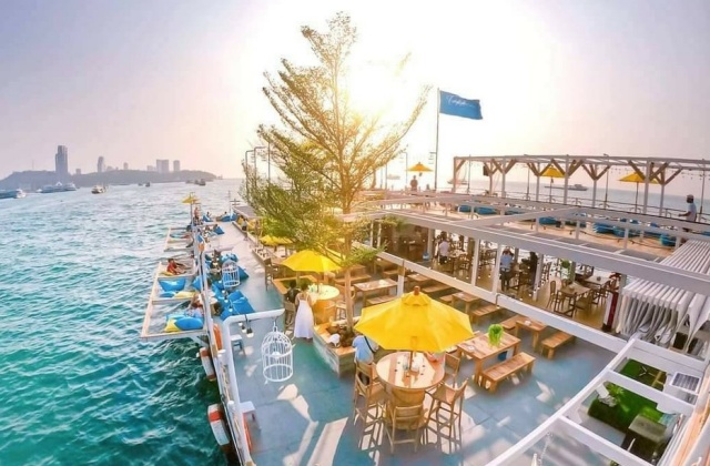 パタヤ・ワニファーム＆フローティングカフェエクスクルーシブツアー