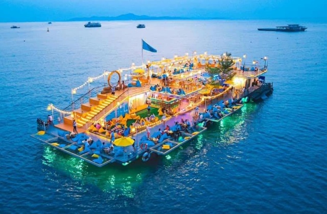 パタヤ・ワニファーム＆フローティングカフェエクスクルーシブツアー