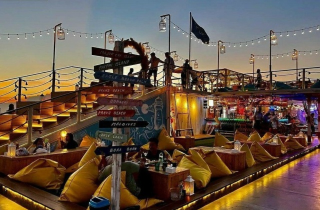 パタヤ・水上マーケット＆船上カフェエクスクルーシブツアー